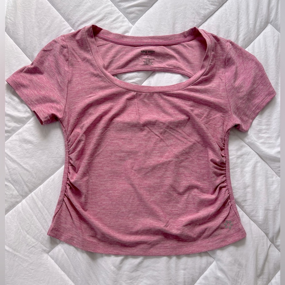 CROPPED NINE WEST CUT OUT WORKOUT TOP
